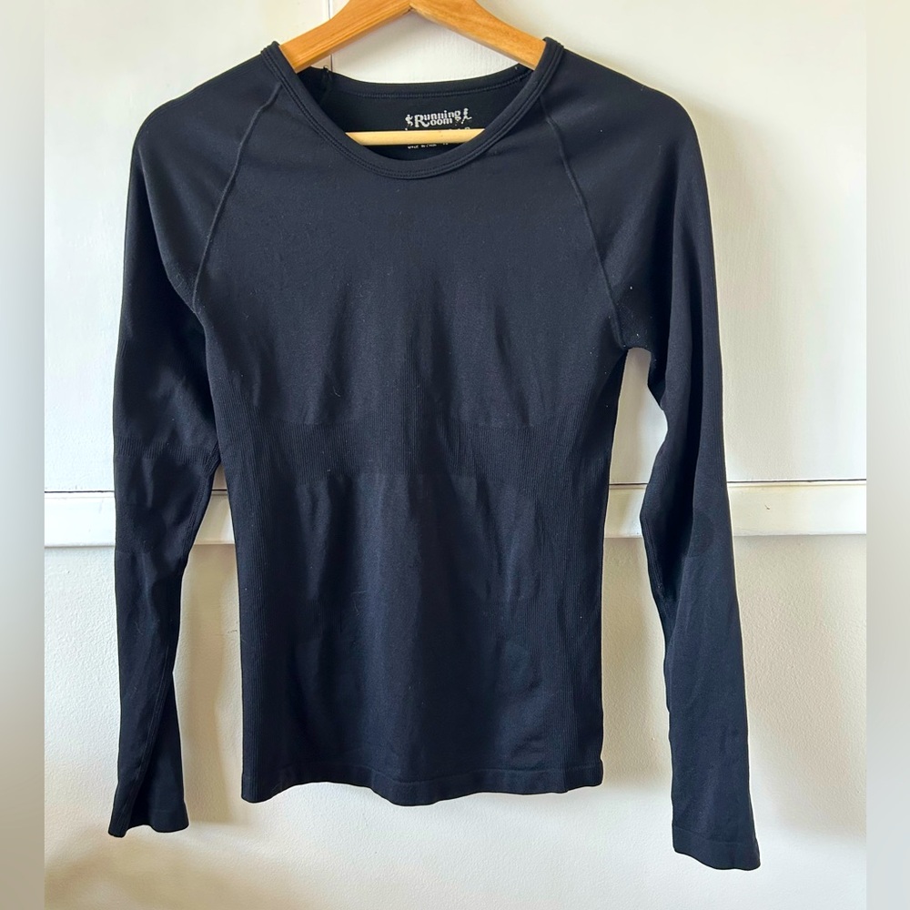 Running Room Black Long Sleeve fit wear top
